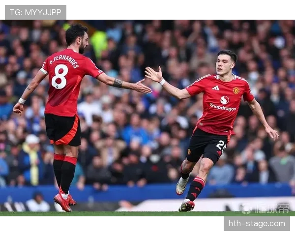 利桑德罗·马丁内斯状态回暖，曼联新星强势复苏展现突破表现