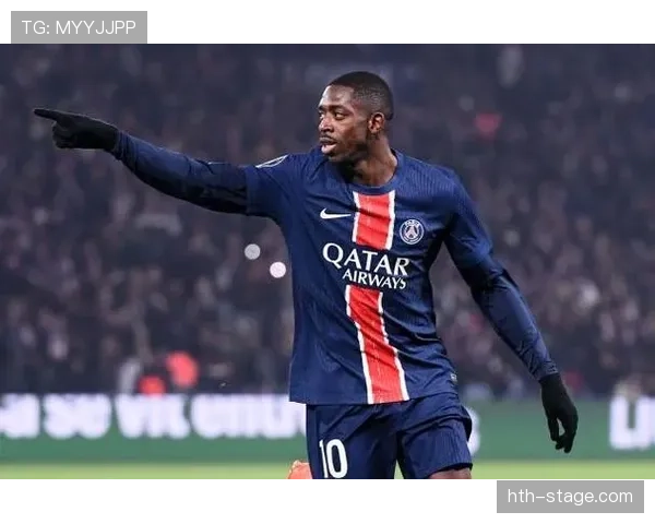 巴黎圣日耳曼强势卫冕,成功捧起新赛季法甲冠军奖杯 巴黎圣日耳曼强势卫冕,成功捧起新赛季法甲冠军奖杯